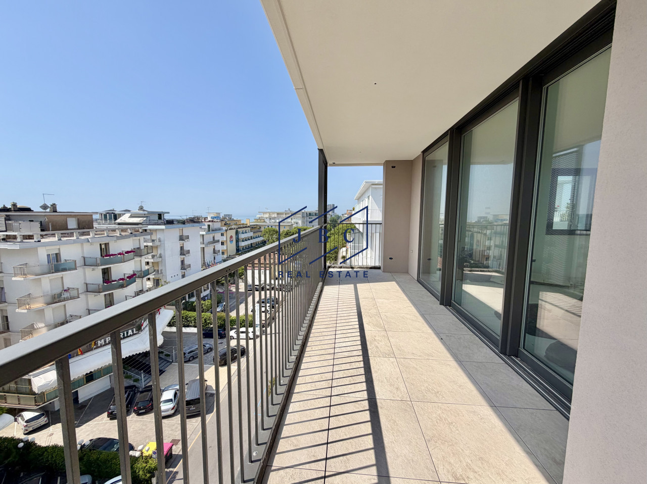 Appartamento di Nuova Costruzione con Vista Panoramica a Jesolo Lido — Foto 7