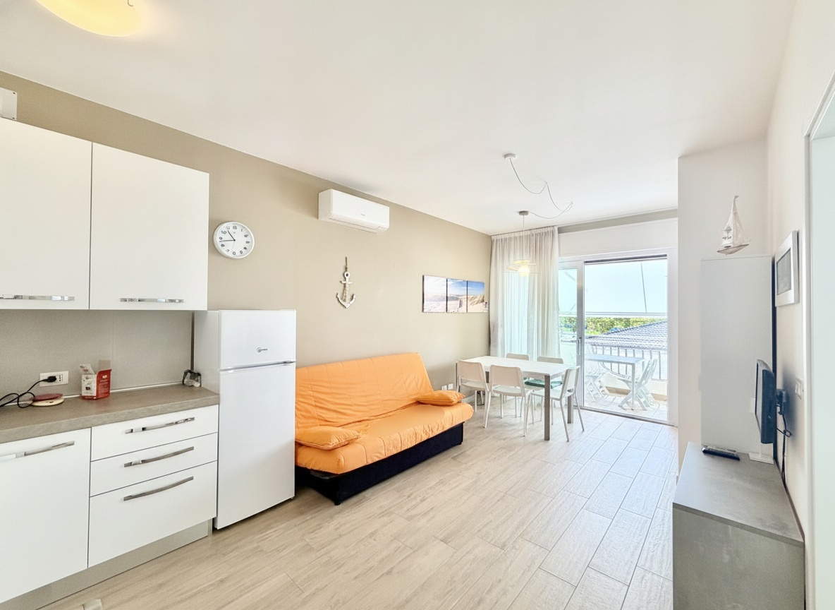 Appartamento Bilocale Ristrutturato con Terrazzo Abitabile — Foto 2