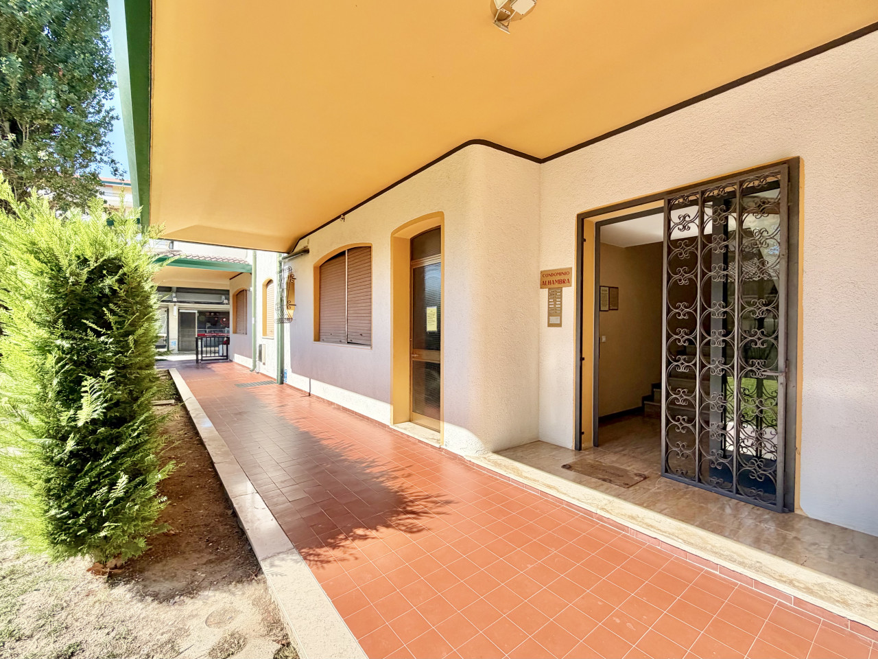Appartamento Bilocale Ristrutturato con Terrazzo Abitabile — Foto 24
