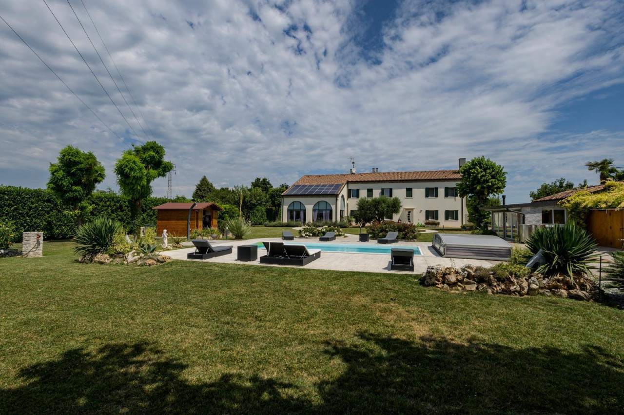 Prestigiosa Villa singola con parco e piscina: nuova modalità di acquisto — Foto 13