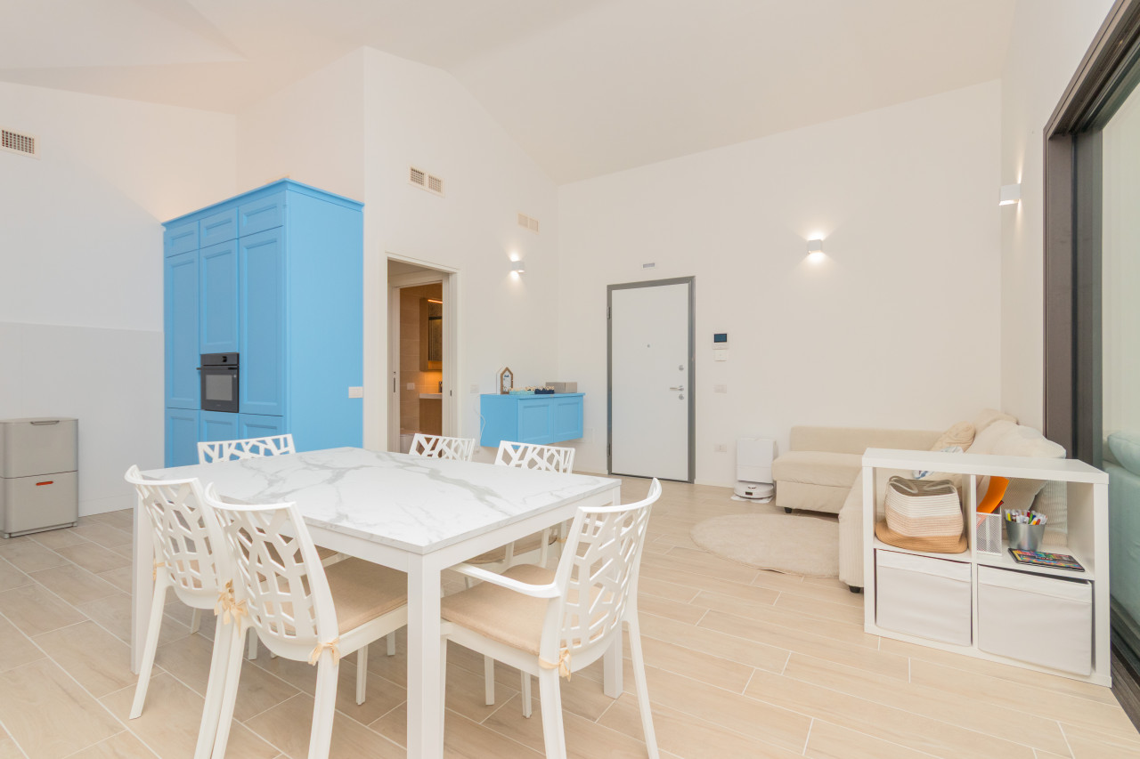 Attico Esclusivo con Piscina Privata e Solarium Panoramico a Jesolo — Foto 10