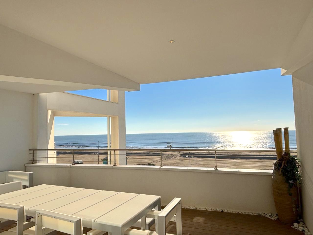 Trilocale Fronte Mare | Adriatic Palace a Jesolo — Foto 5