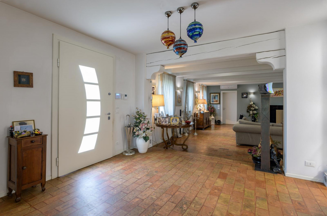 Prestigiosa Villa singola con parco e piscina: nuova modalità di acquisto — Foto 31