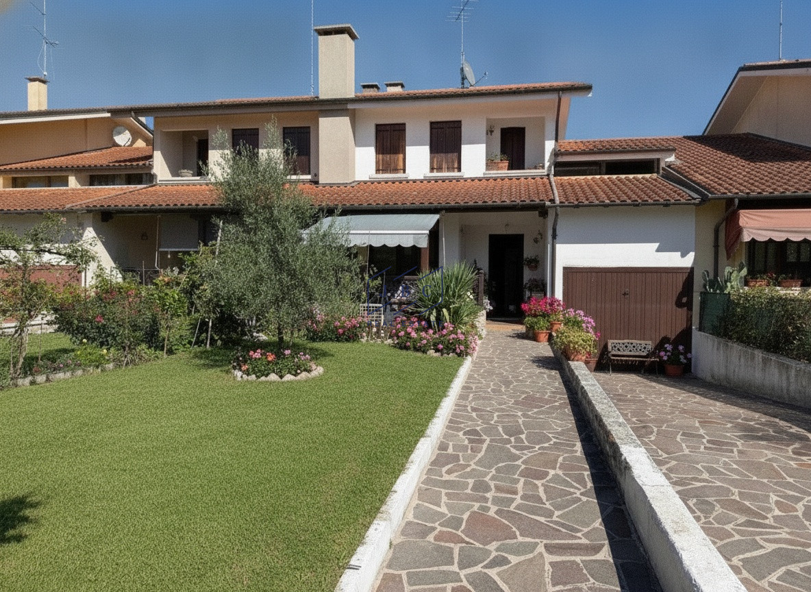 Casa Quadrifamiliare centrale giardino a Motta di Livenza — Foto 1