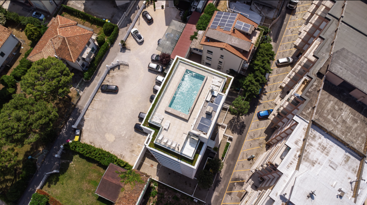 Attico Unico Al Piano | Piscina Panoramica – Jesolo — Foto 2