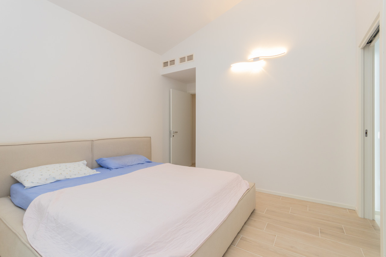 Attico Esclusivo con Piscina Privata e Solarium Panoramico a Jesolo — Foto 23