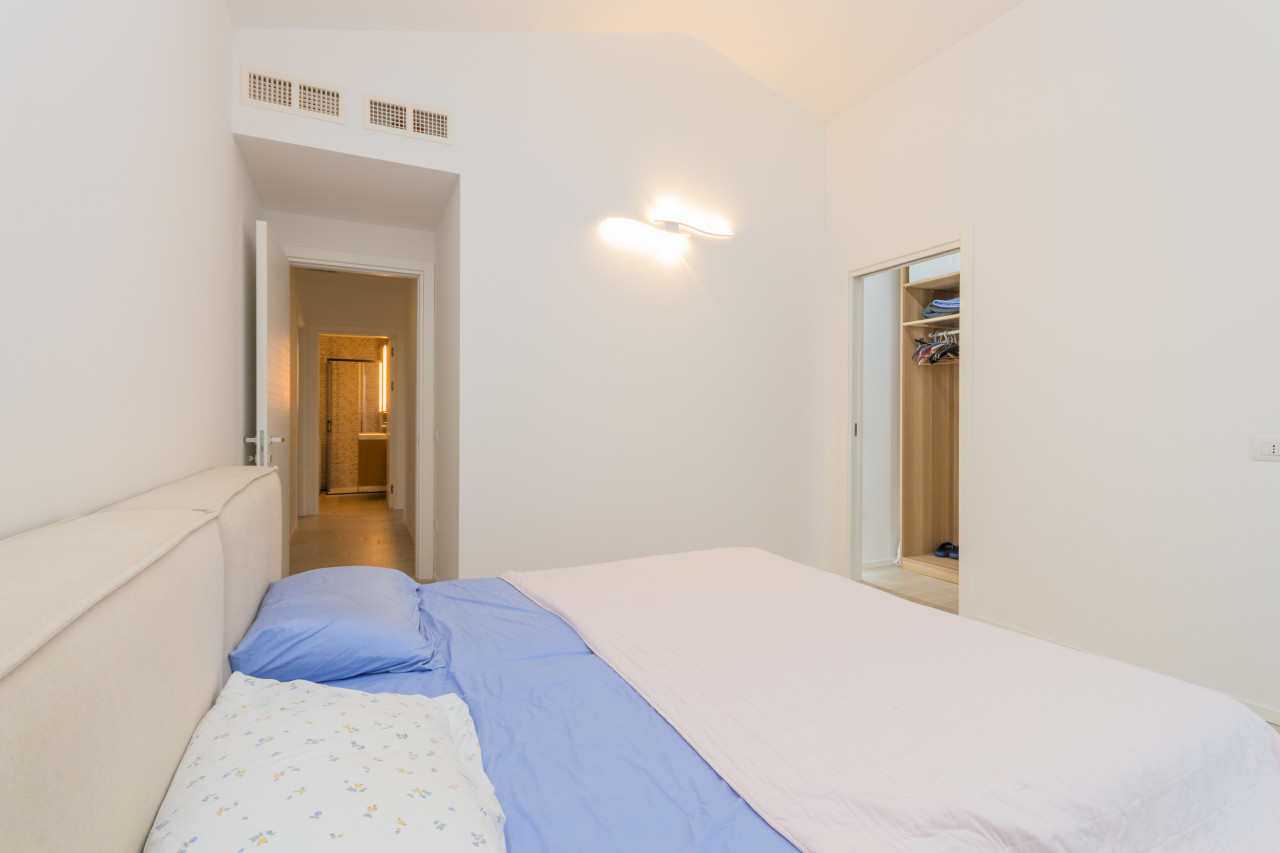 Attico Esclusivo con Piscina Privata e Solarium Panoramico a Jesolo — Foto 22