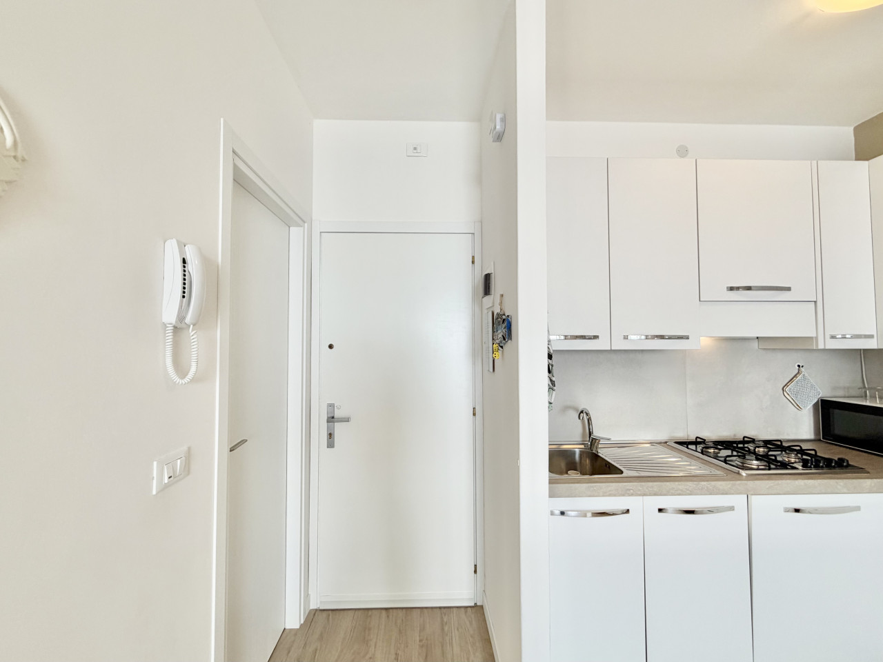 Appartamento Bilocale Ristrutturato con Terrazzo Abitabile — Foto 23