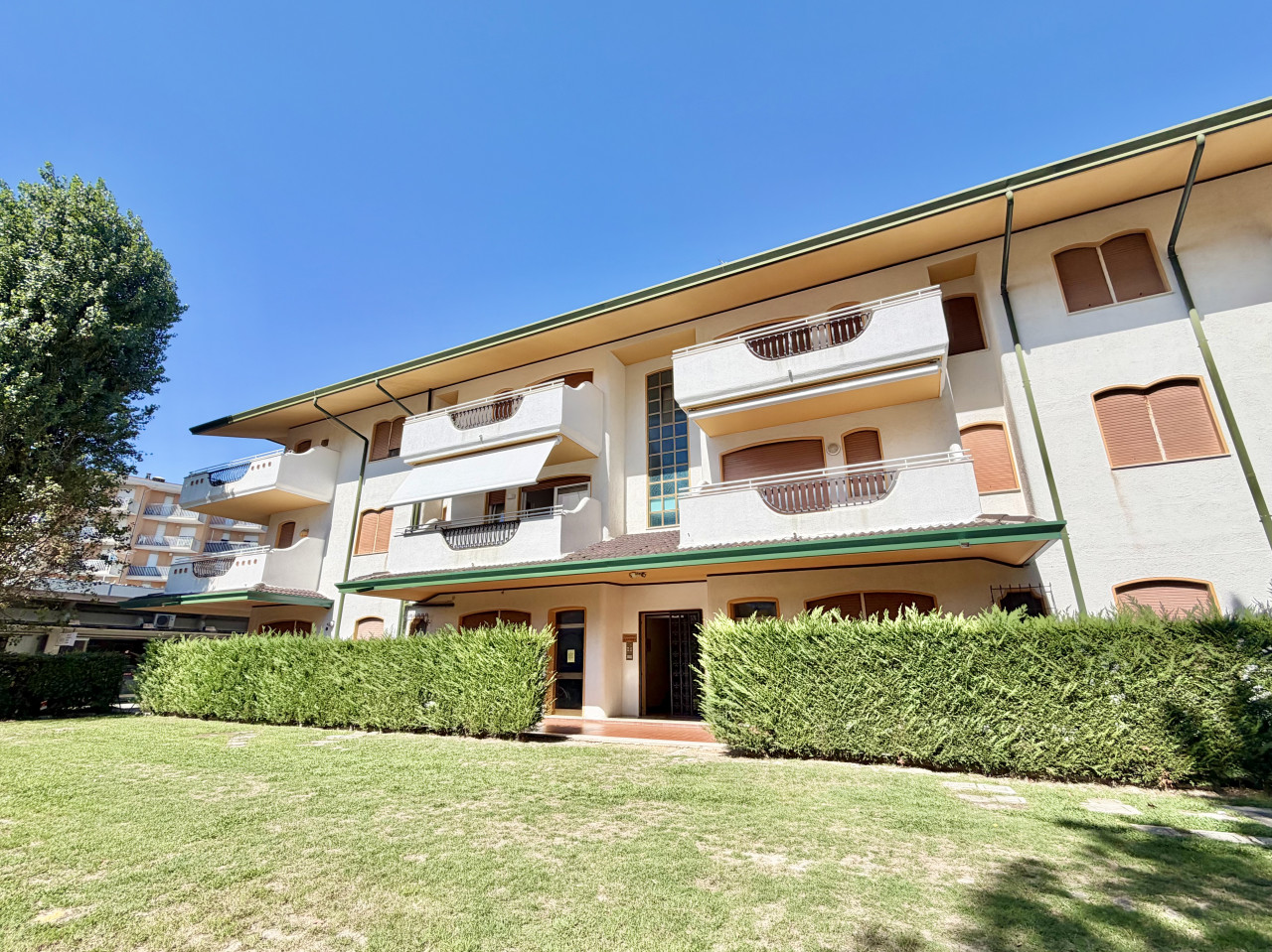 Appartamento Bilocale Ristrutturato con Terrazzo Abitabile — Foto 27