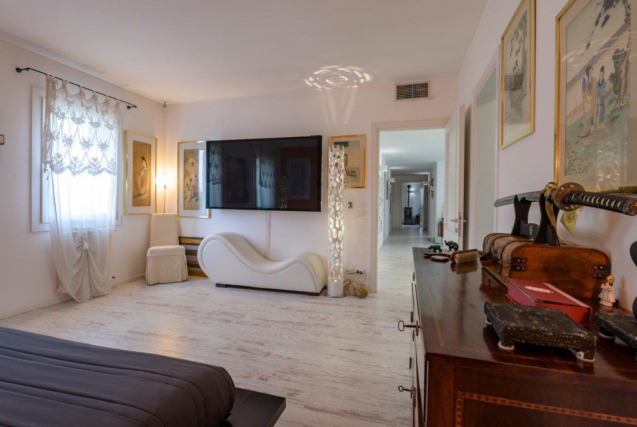Prestigiosa Villa singola con parco e piscina: nuova modalità di acquisto — Foto 37