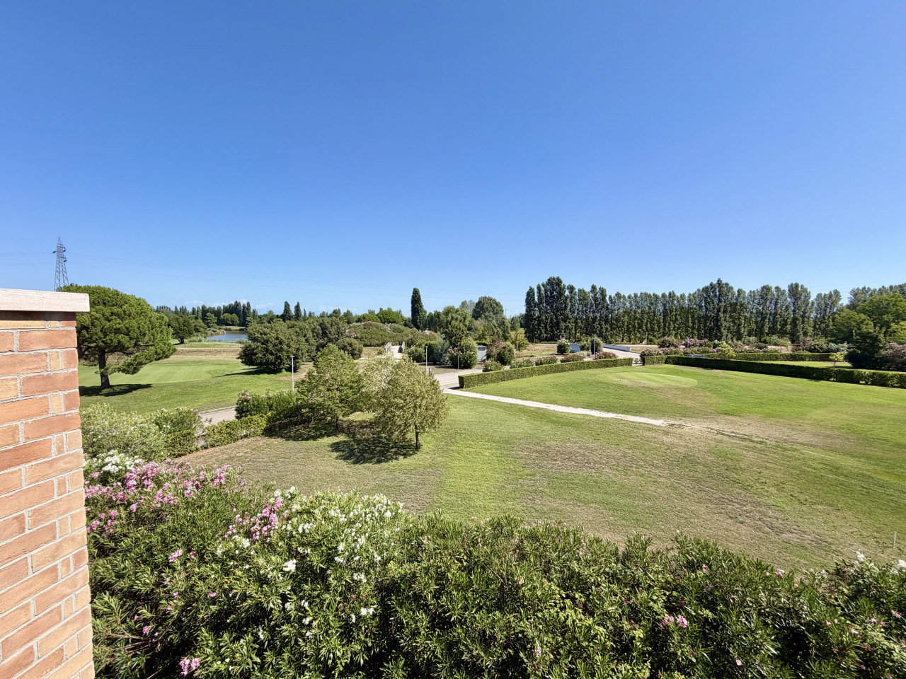 Esclusiva Villetta di Testa nel Cuore del Golf Jesolo Village — Foto 29
