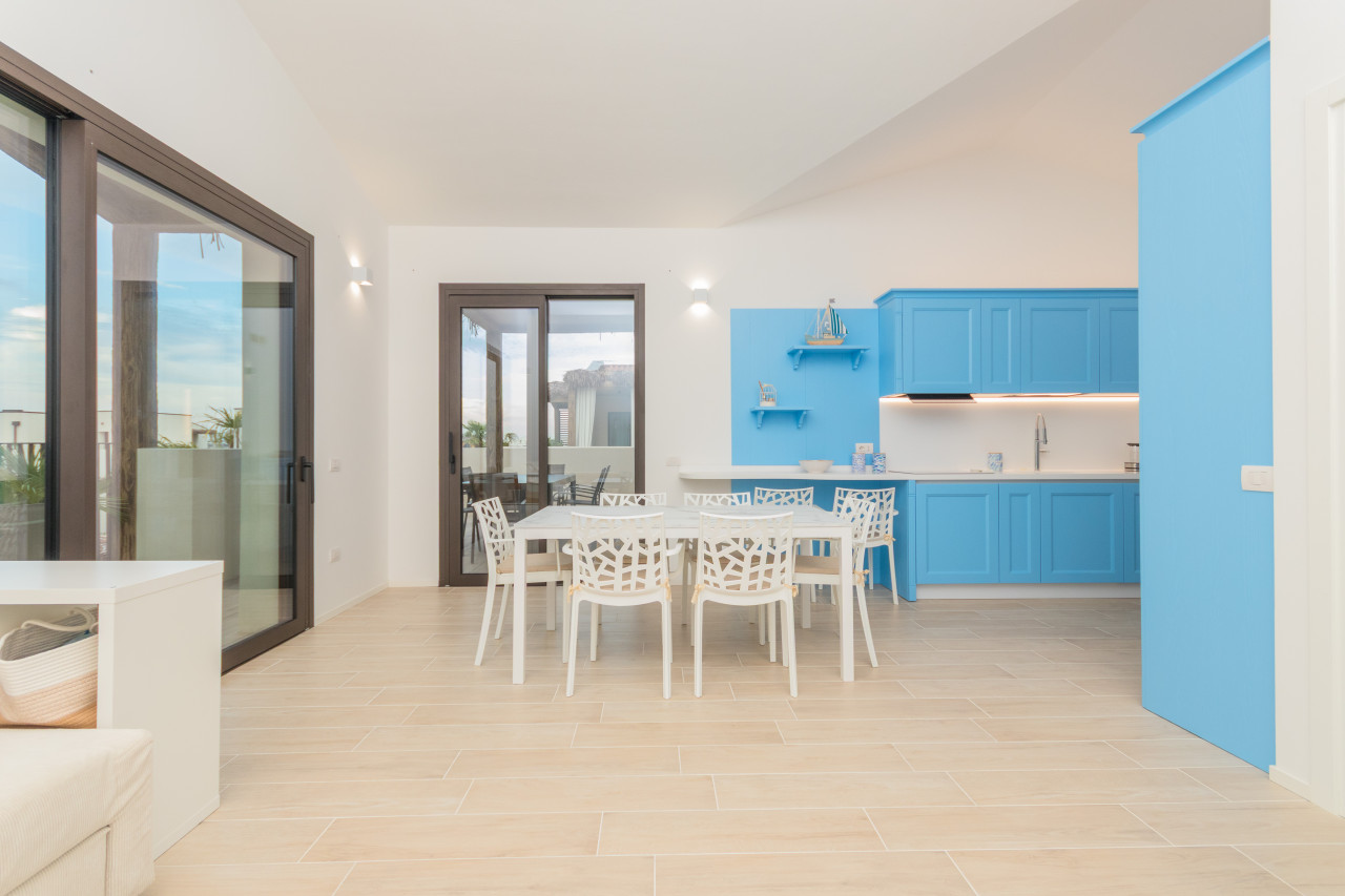 Attico Esclusivo con Piscina Privata e Solarium Panoramico a Jesolo — Foto 8