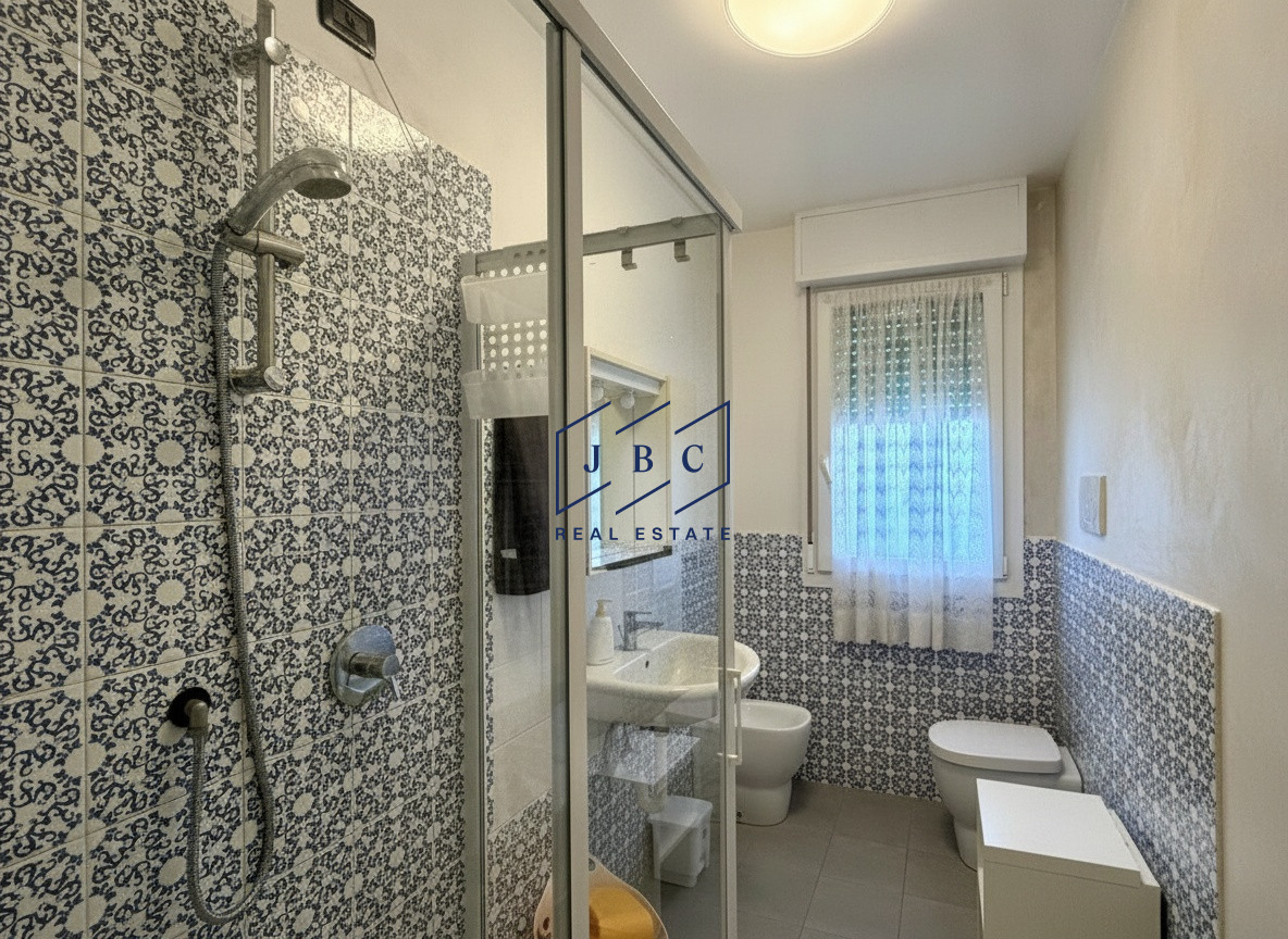 Luminoso Bilocale con Terrazzo | vicino al Mare | A Jesolo Lido — Foto 11