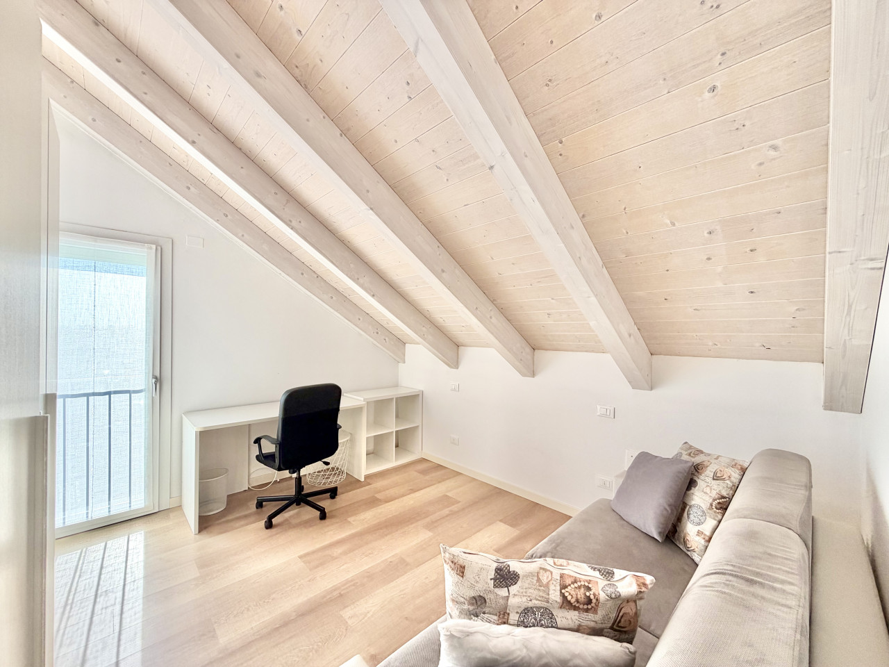 Appartamento Trilocale con Terrazzo Abitabile — Foto 27